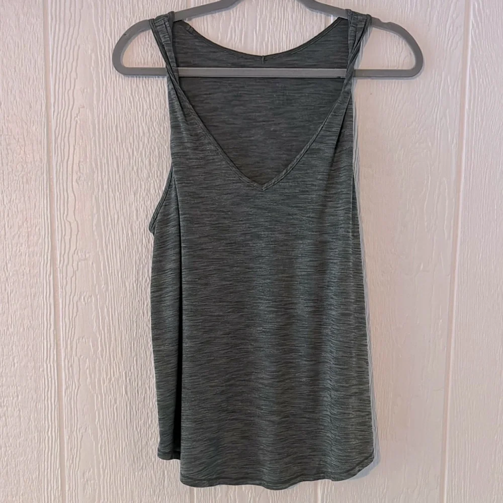 Lululemon Athletica Tank Top do the twist medium